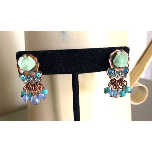 Gorgeous Vintage Jadeite Rose and Crystal Dangle Earrings, Antique Gold finish - Picture 2 of 4